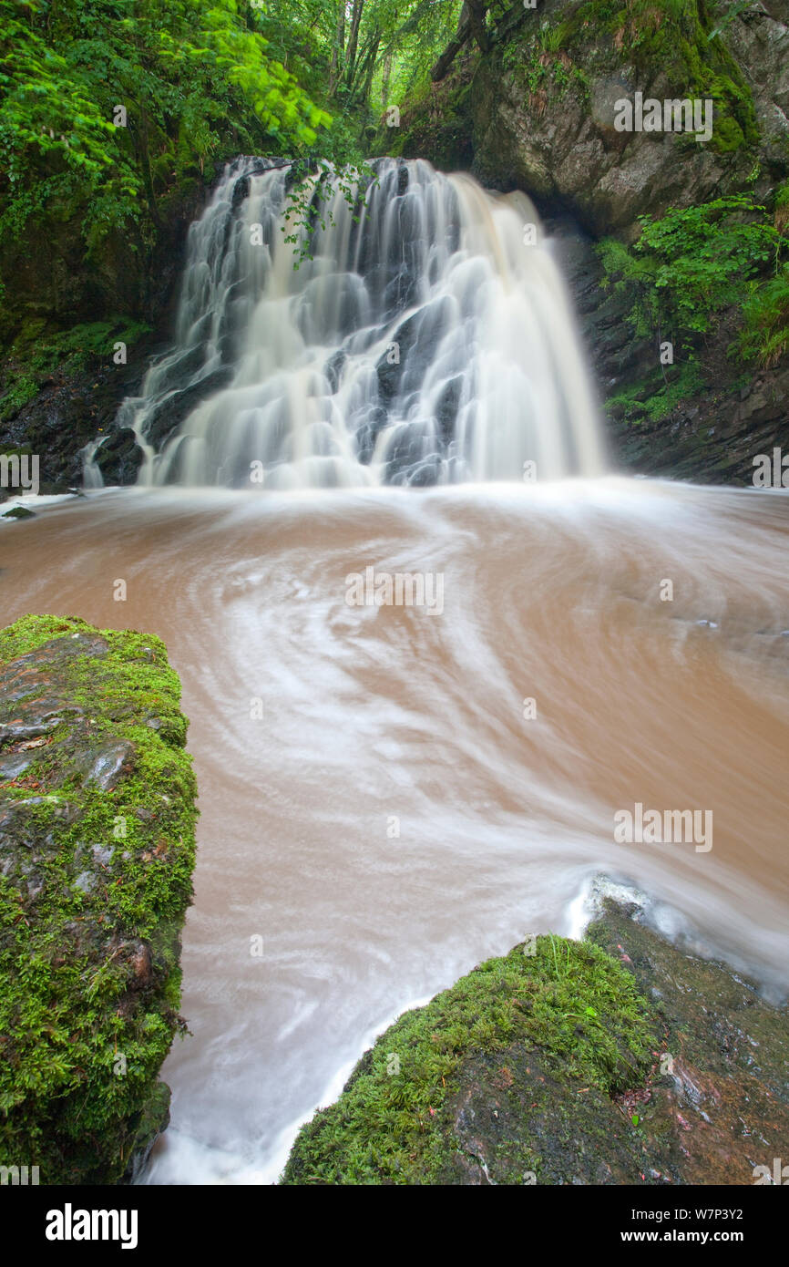 Cascata, Fairy Glen RSPB riserva, Inverness-shire, Scozia, luglio 2012. Foto Stock