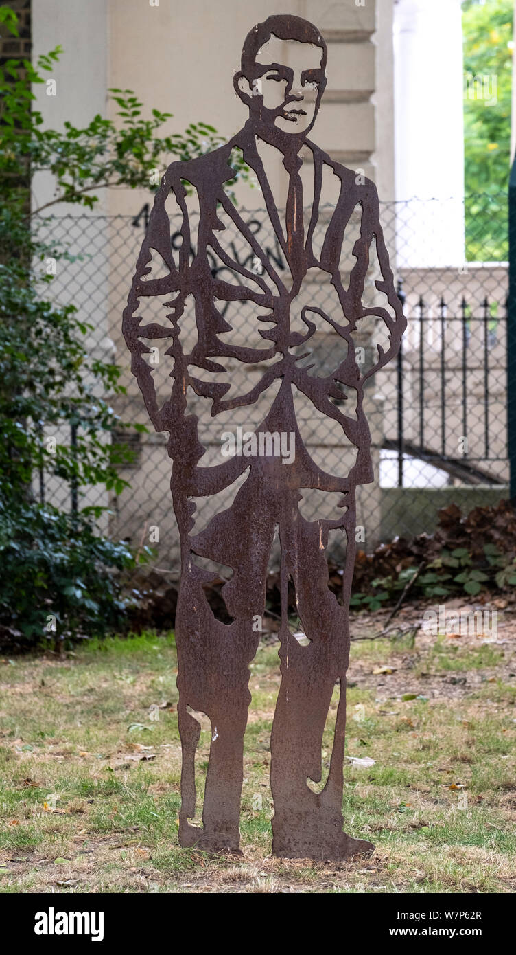 Statua di Alan Turing, matematico e codebreaker, in St Marys Terrace, Paddington di Londra, che nacque e visse la sua vita in anticipo nelle vicinanze Foto Stock