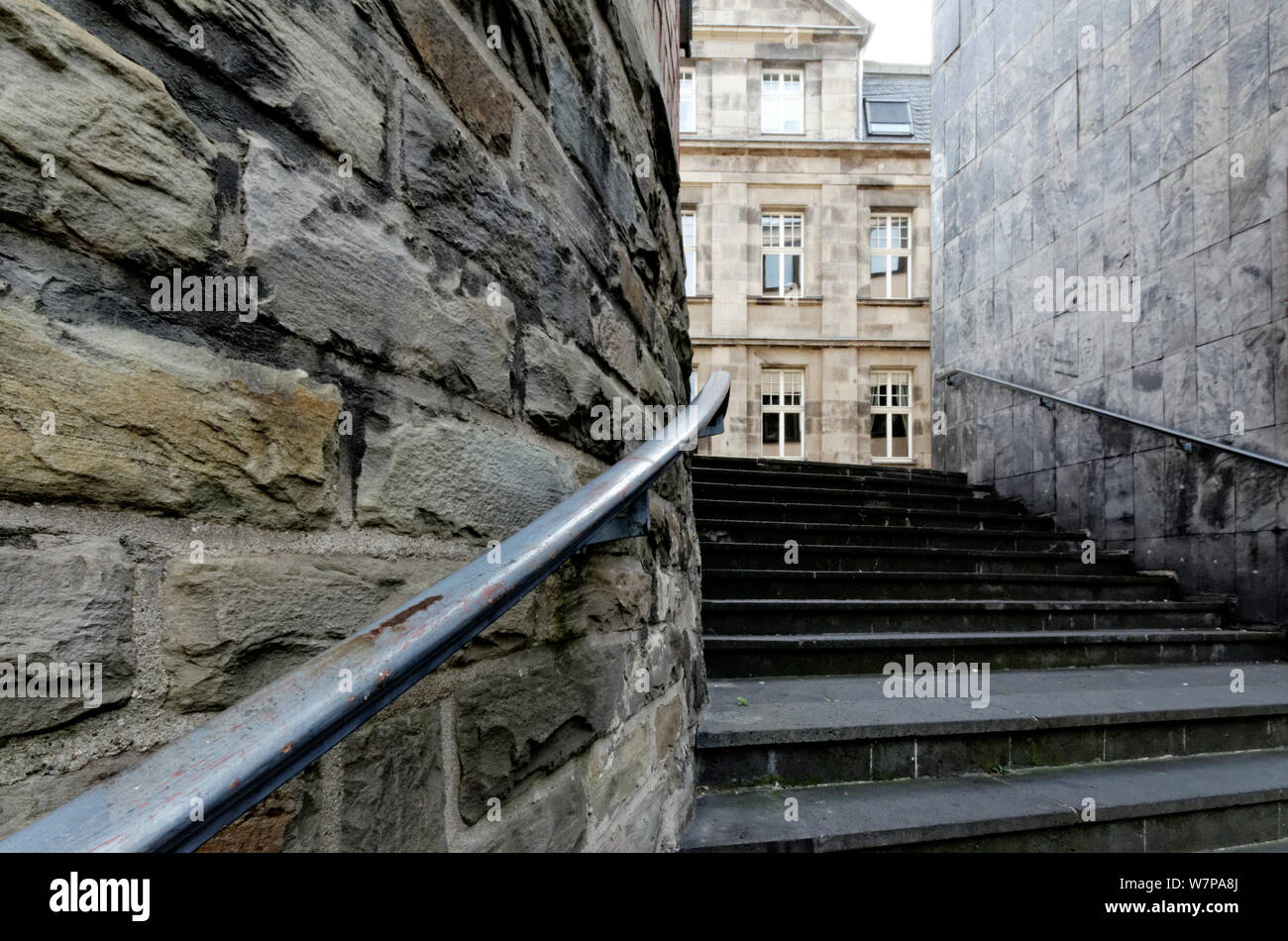 Le scale nella città vecchia di Colonia Foto Stock