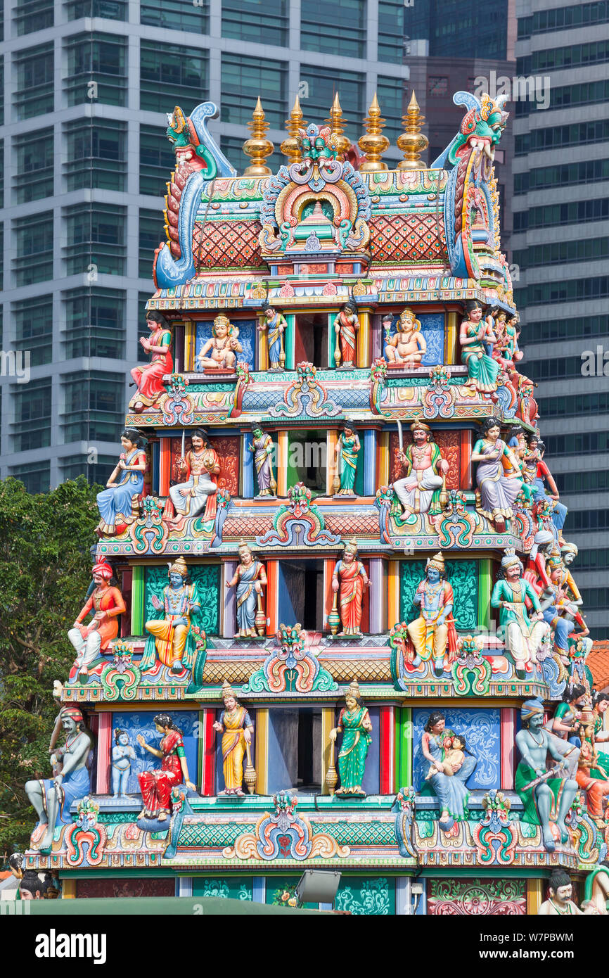 Close up il Gopuram del Tempio di Sri Mariamman, un stile dravidico tempio in Chinatown, Singapore, 2012 Foto Stock