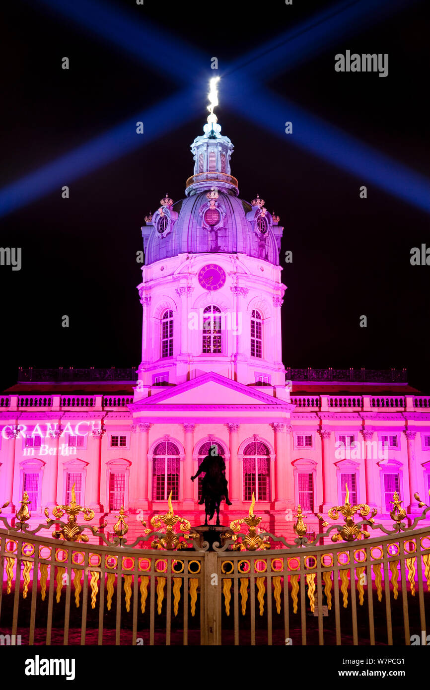 Mercatino di Natale a Schloss Charlottenburg , Castello di Charlottenburg, illuminata di notte, Berlino, Germania, 2009 Foto Stock