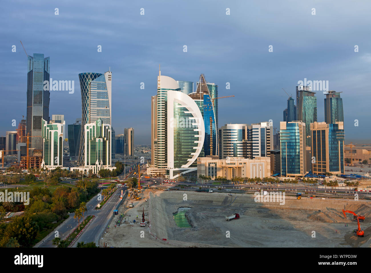 Nuovo skyline del West Bay quartiere finanziario centrale di Doha, Qatar, Medio Oriente e penisola arabica 2011 Foto Stock