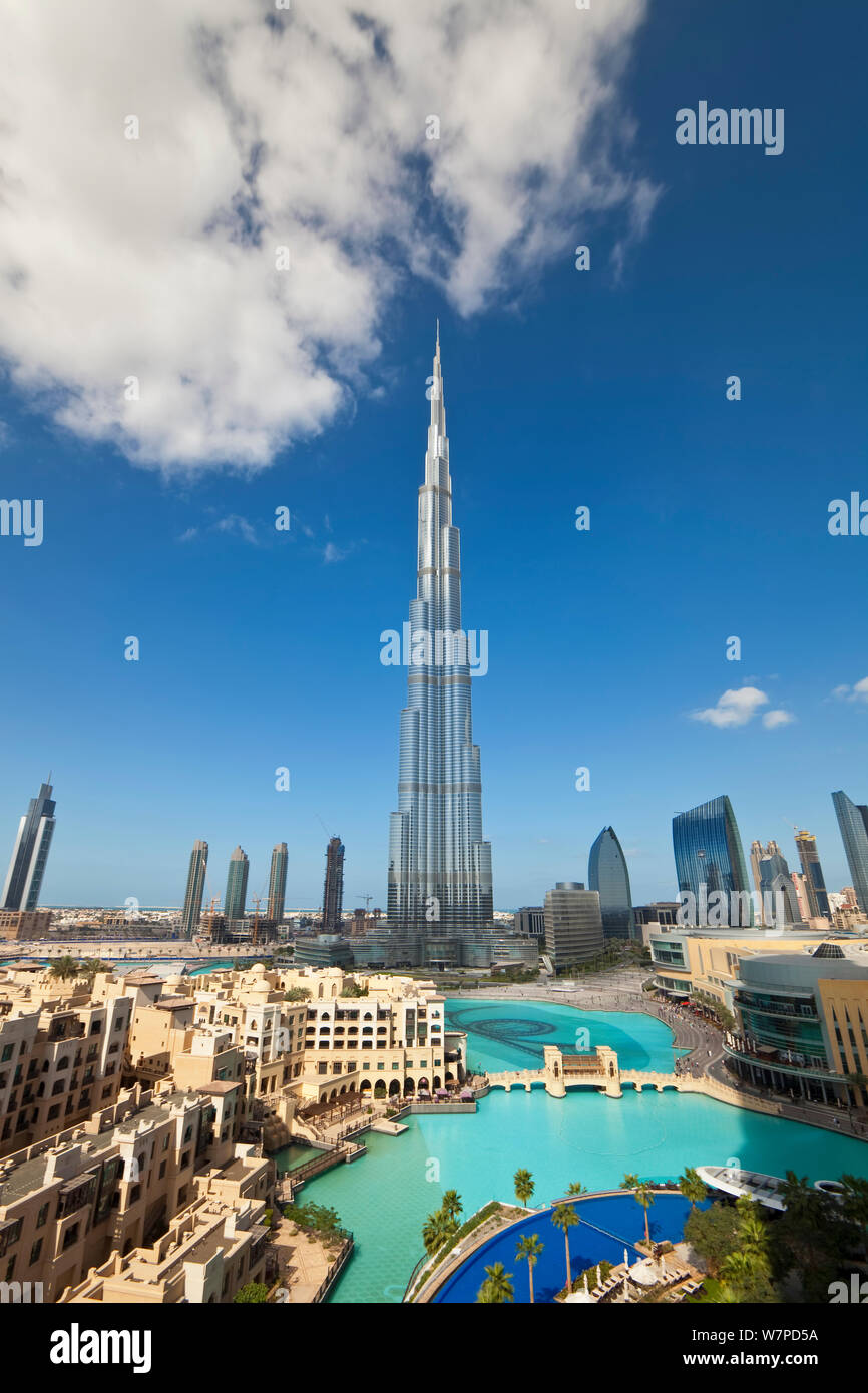 Il Burj Khalifa, completata nel 2010, l'uomo più alto struttura realizzata nel mondo, Dubai, Emirati Arabi Uniti 2011 Foto Stock