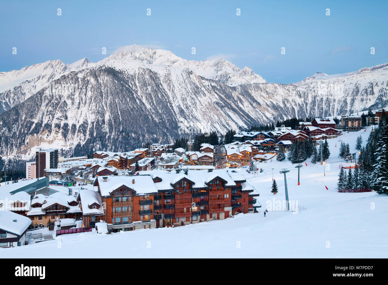 Courchevel 1850 ski resort in tre valli, Les Trois Vallees, Savoie, sulle Alpi francesi, Francia 2009 Foto Stock