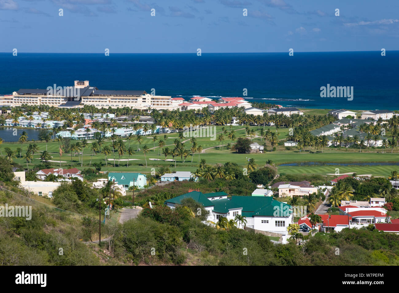 Nuovo alloggiamento di lusso situato in Frigate Bay su St Kitts penisola a sud-est, St Kitts e Nevis, Isole Sottovento, Piccole Antille, Caraibi, West Indies 2008 Foto Stock