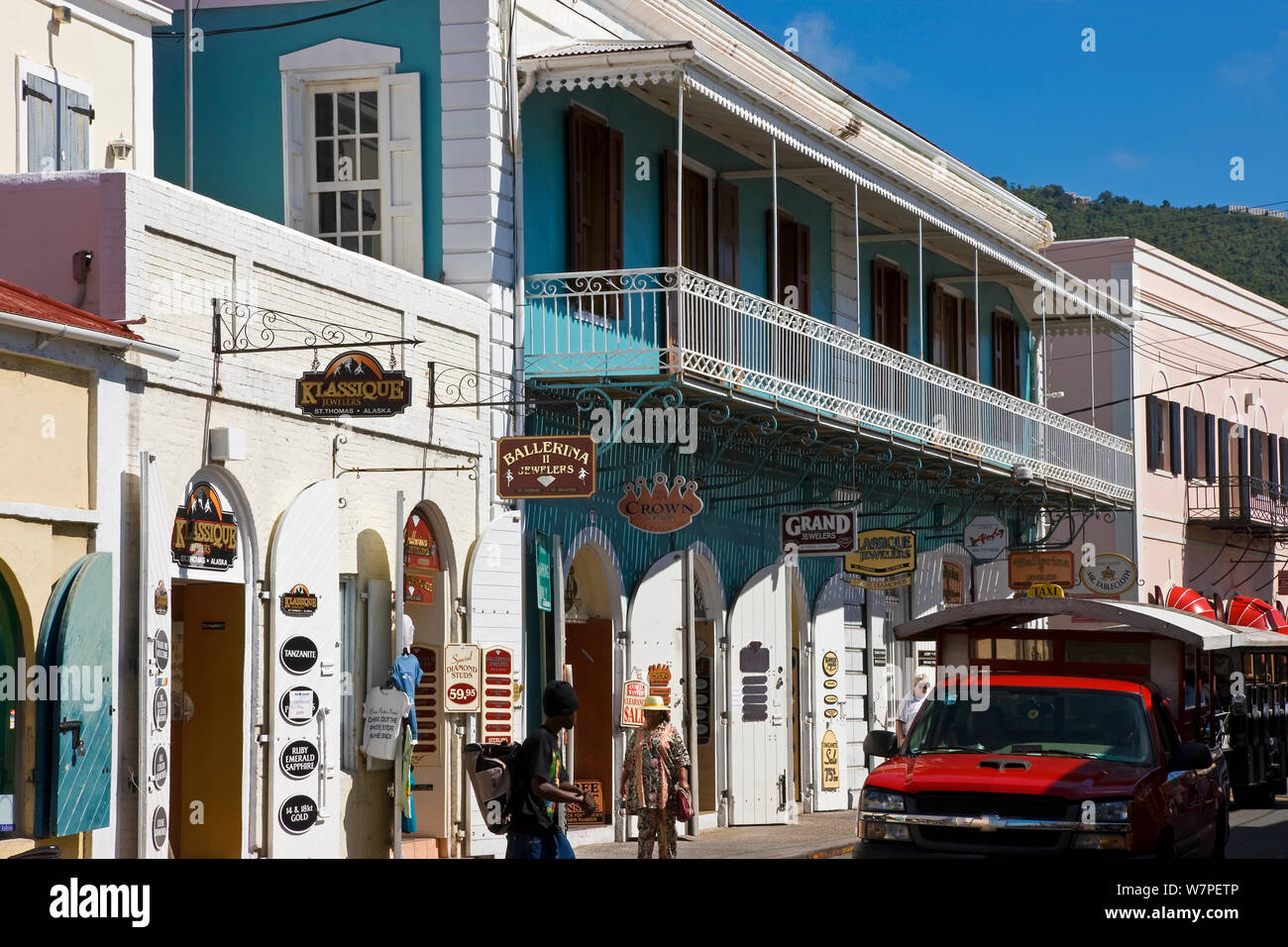 Negozi di rivestimento del central Main Street, Charlotte Amalie, san Tommaso, Isole Vergini americane, Isole Sottovento, Piccole Antille, Caraibi, West Indies 2008 Foto Stock