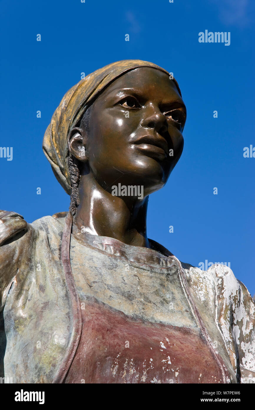 Donna scultura sulla collina del governo nel quartiere storico di San Tommaso, Isole Vergini americane, Isole Sottovento, Piccole Antille, Caraibi, West Indies 2008 Foto Stock