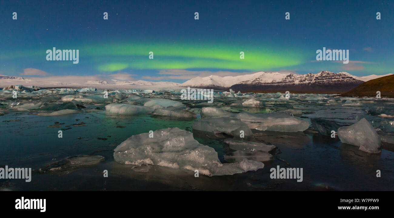 Aurora boreale sopra Jokulsarlon laguna glaciale. Sud dell'Islanda, Europa, novembre 2012. Foto Stock