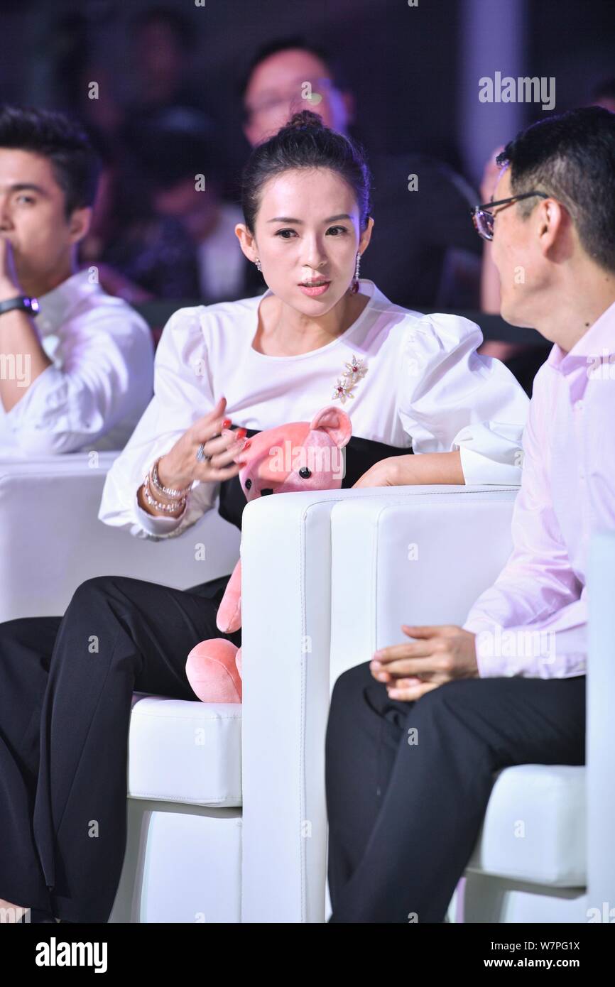Attrice cinese Zhang Ziyi partecipa ad un evento promozionale a Pechino in Cina, 30 giugno 2017. Foto Stock