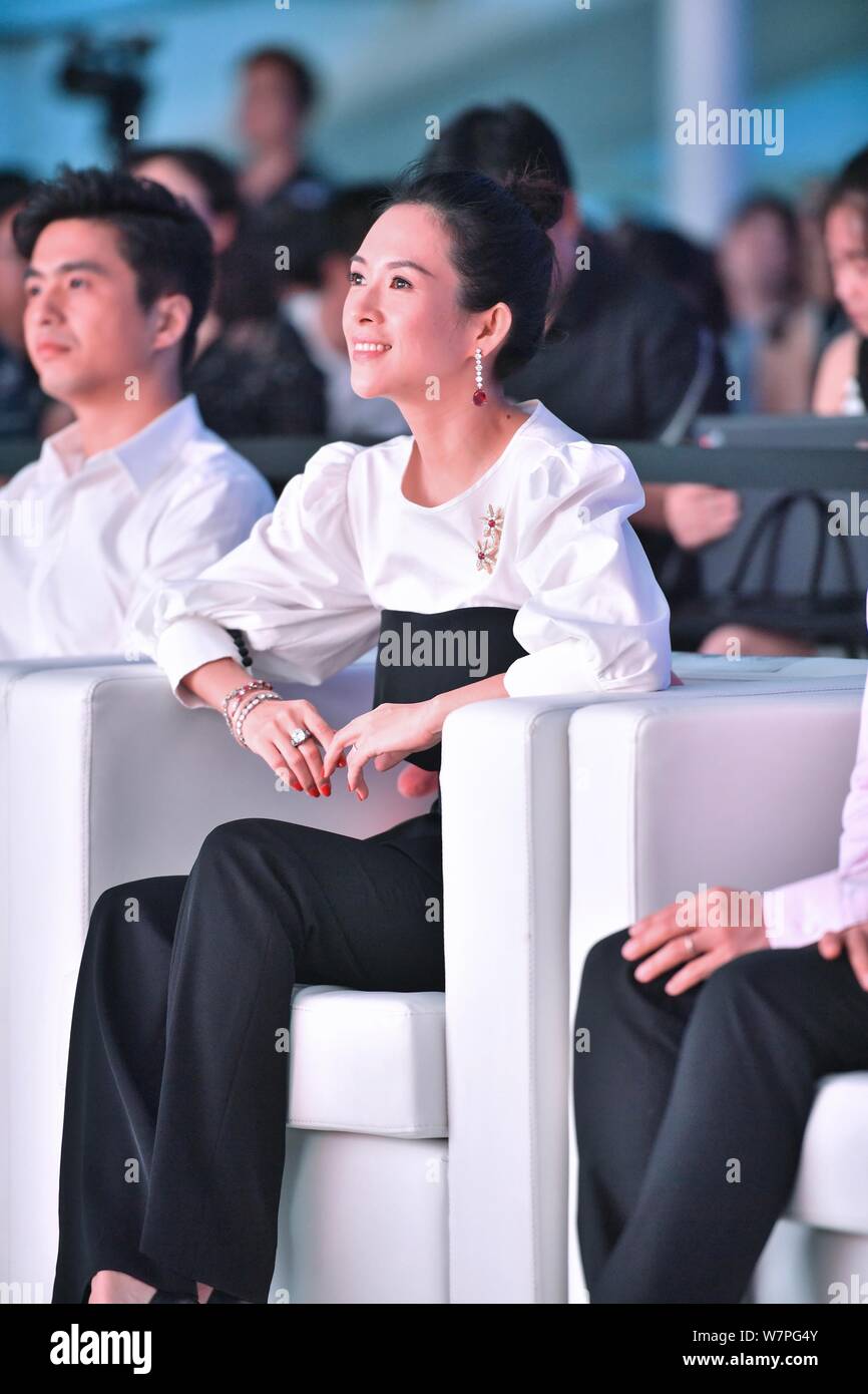 Attrice cinese Zhang Ziyi partecipa ad un evento promozionale a Pechino in Cina, 30 giugno 2017. Foto Stock