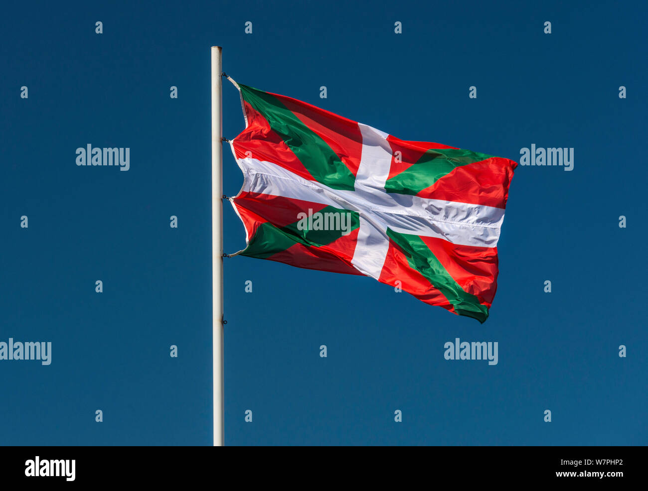 Bandiera basca visualizzati in Onati, provincia di Gipuzkoa, Paesi Baschi Foto Stock