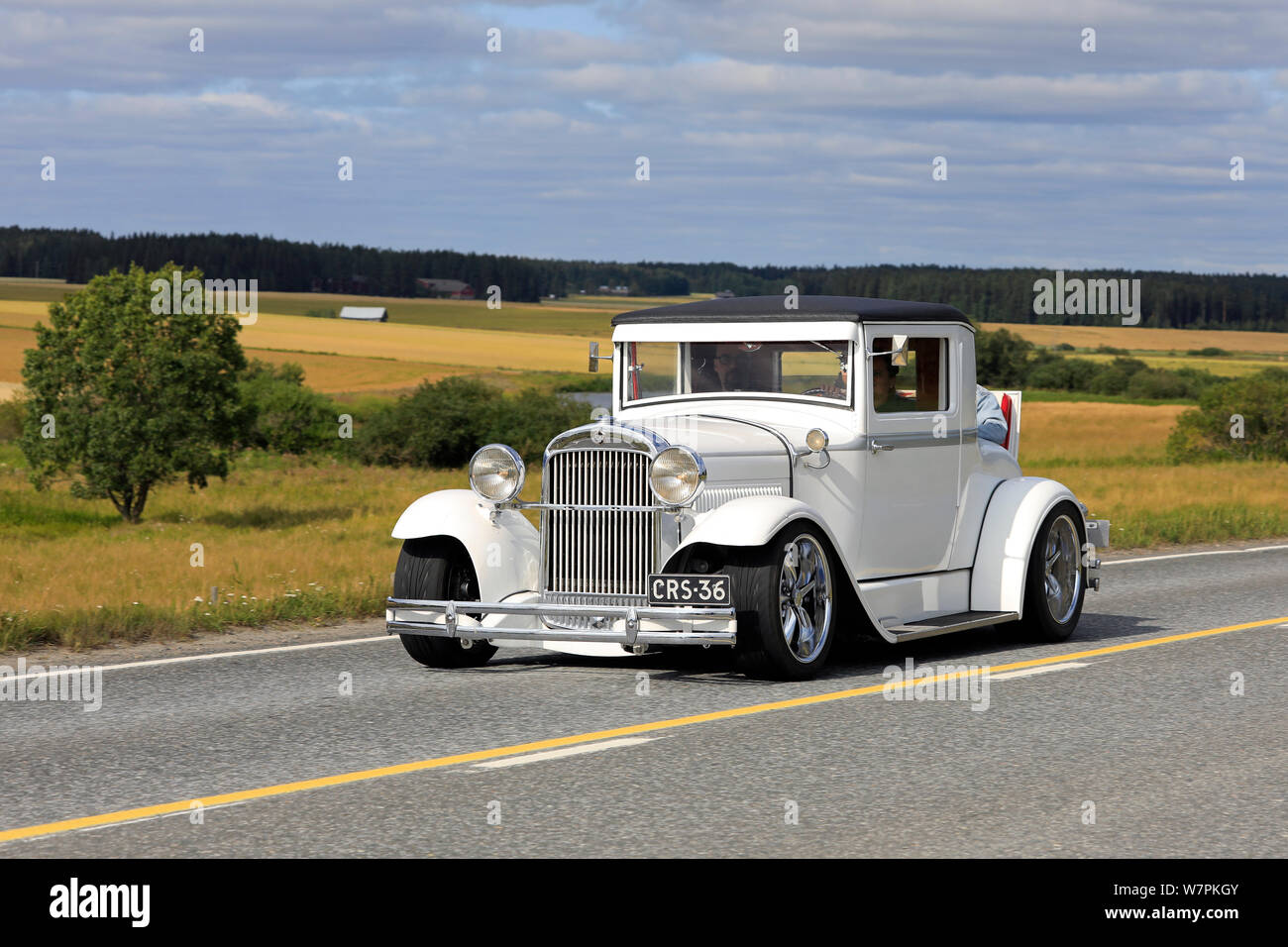 Vaulammi, Finlandia. Il 3 agosto 2019. White Essex Super Six anno 1929 classic car su Maisemaruise 2019 auto in crociera Tawastia corretto. Credito: Taina Sohlm Foto Stock