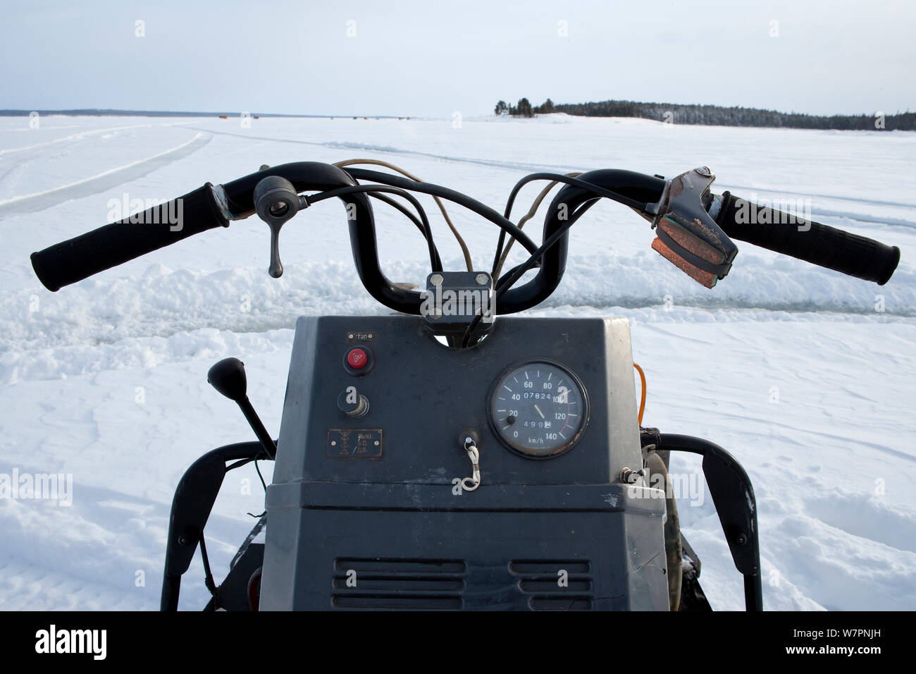 Quadro della strumentazione di ski-doo motoslitta, Circolo Polare Artico Dive Center, Mare Bianco, Carelia, Russia settentrionale, Marzo 2010 Foto Stock