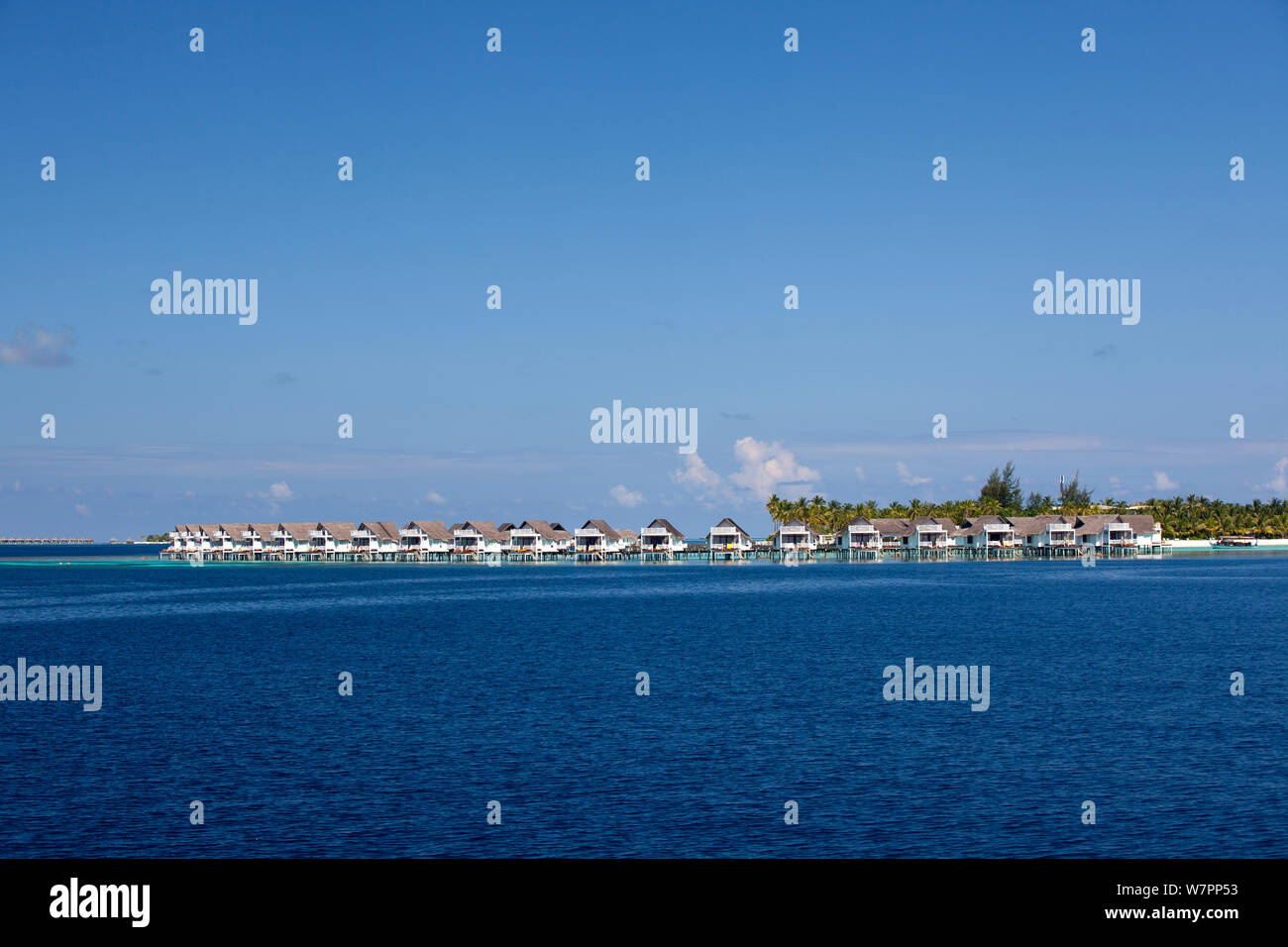 I bungalow sull'acqua del resort, Maldive, Oceano Indiano, Novembre 2011 Foto Stock