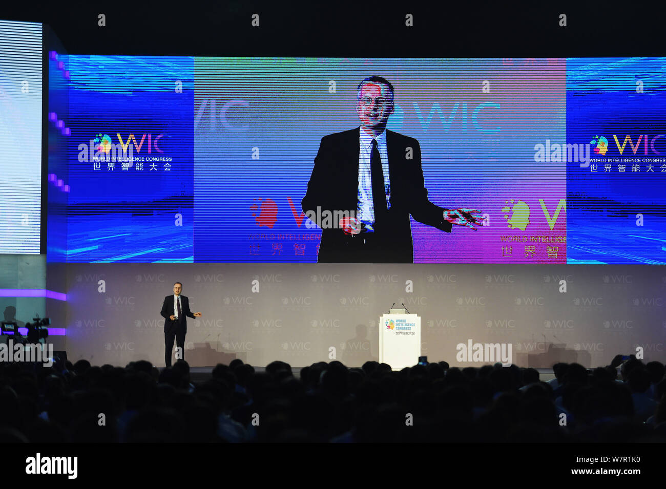 Viktor Mayer-Schonberger, professore di governance di Internet e del regolamento presso la Oxford Internet Institute, Università di Oxford, parla al principale f Foto Stock