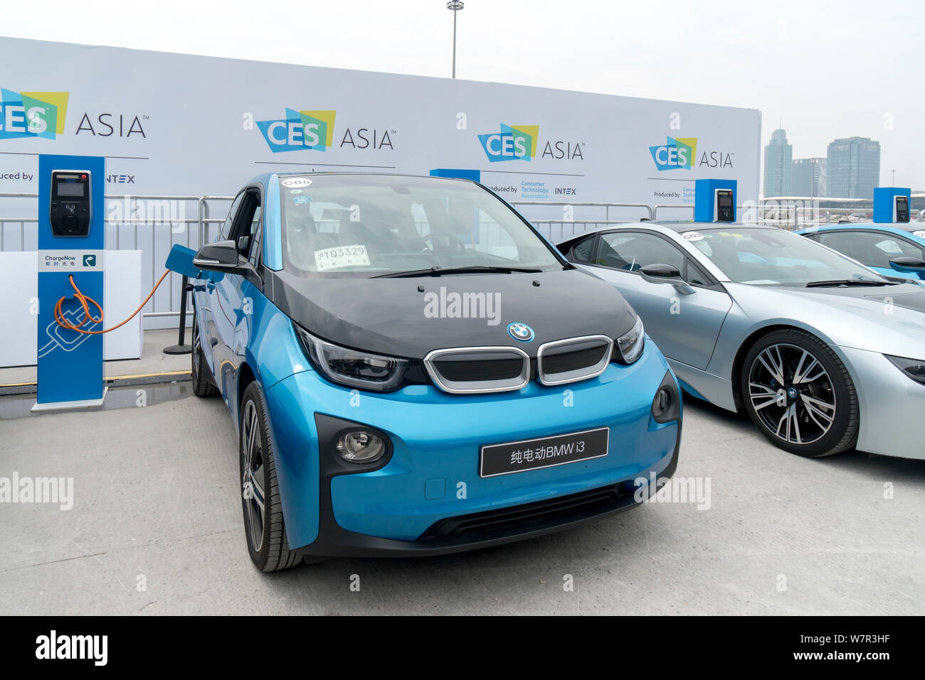 Una BMW I3 veicolo elettrico è sul display durante il 2017 International Consumer Electronics Show Asia (CES Asia 2017) in Cina a Shanghai, 7 giugno 2017. Foto Stock