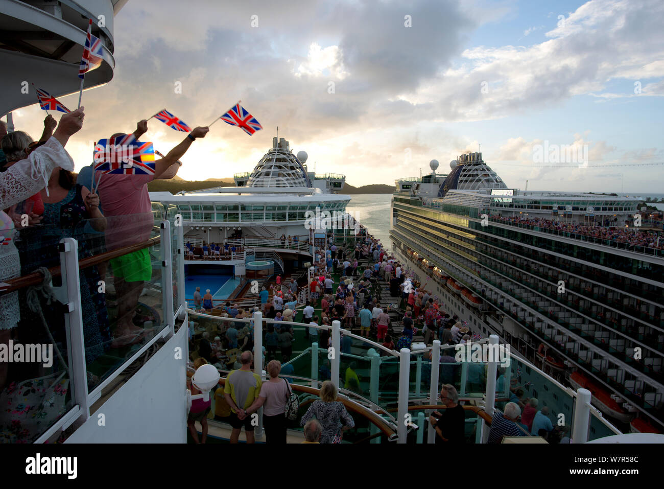 Great British Sail Away party a bordo di Ventura con Azura in background Foto Stock