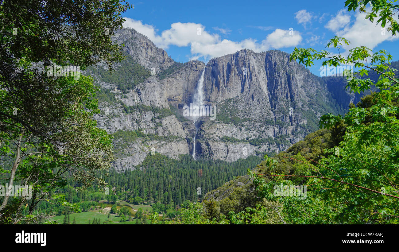 Il parco nazionale di Yosemite Falls, vista da 4 miglia, prova Yosemite National Park, California, Stati Uniti d'America Foto Stock