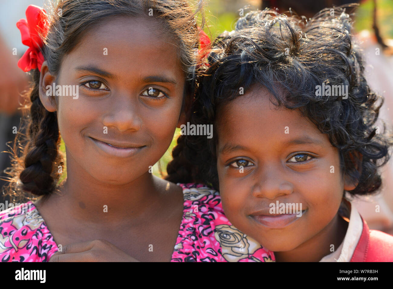 Bambini di villaggio in villaggio Tongal, Pulicat Lago, nello Stato del Tamil Nadu, India, Gennaio 2013. Foto Stock