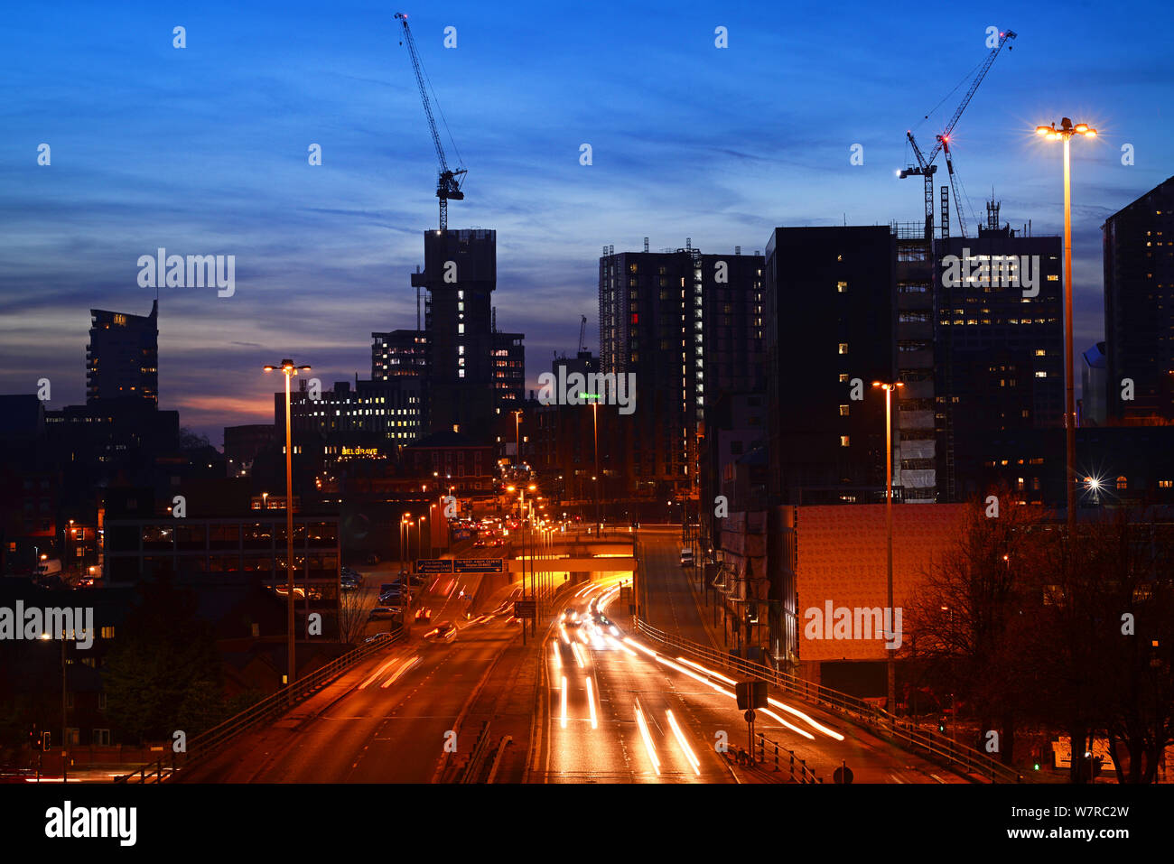 Città di leeds skyline al crepuscolo Yorkshire Regno Unito Foto Stock