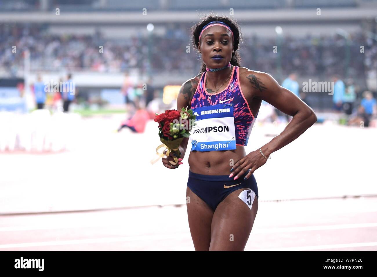 Elaine Thompson della Giamaica festeggia dopo aver vinto le donne 100m durante la IAAF Diamond League 2017 Shanghai in Cina a Shanghai, 13 maggio 2017. E Foto Stock