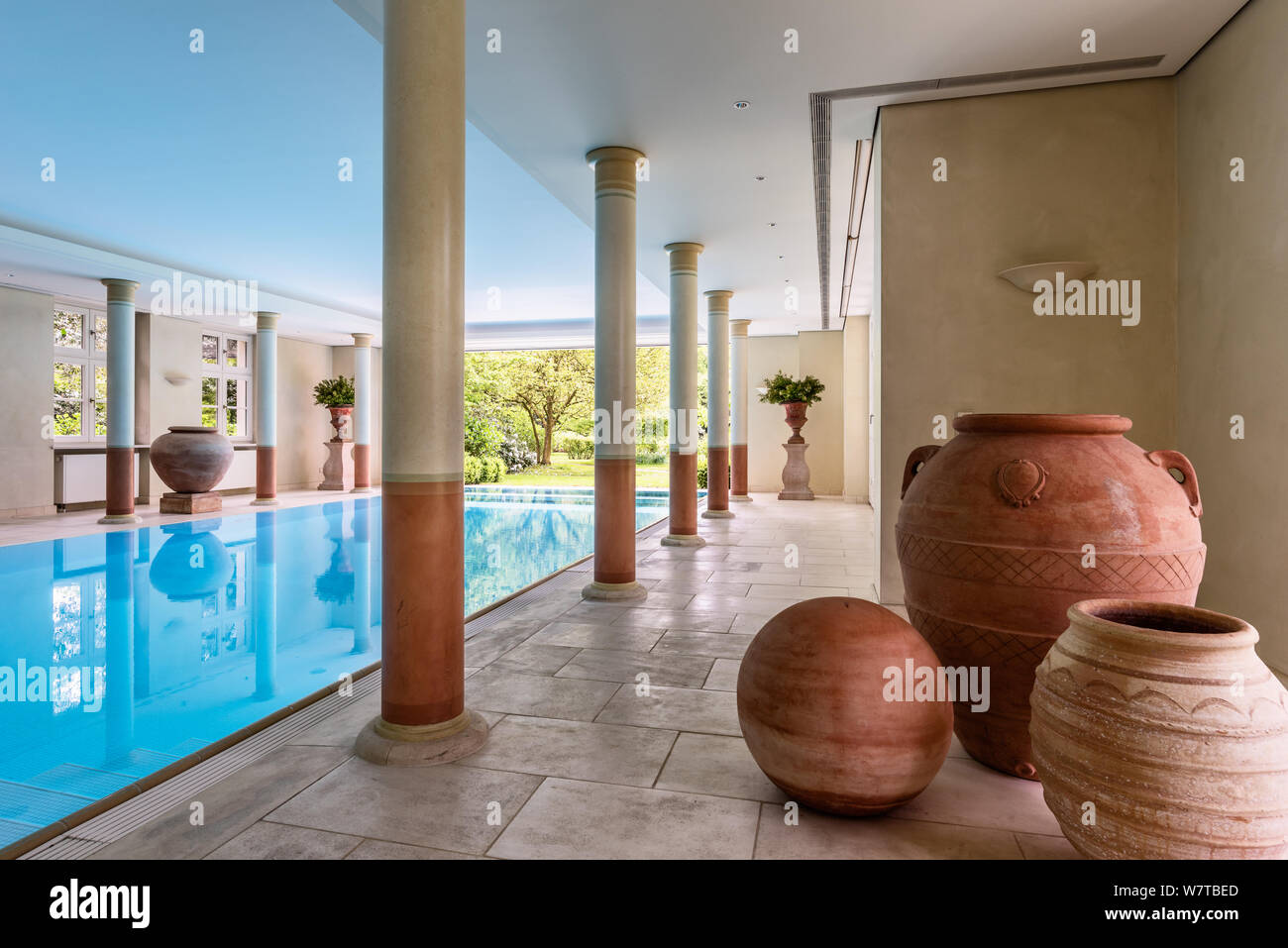 Stile classico piscina interna Foto Stock