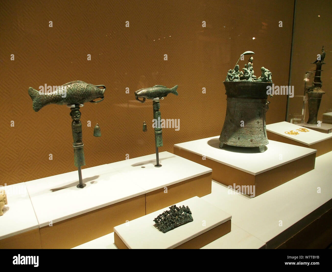 Reperti archeologici sono esposti durante la mostra "plendor e bellezza: i reperti archeologici negli ultimi venti anni in Cina" presso la capitale Foto Stock