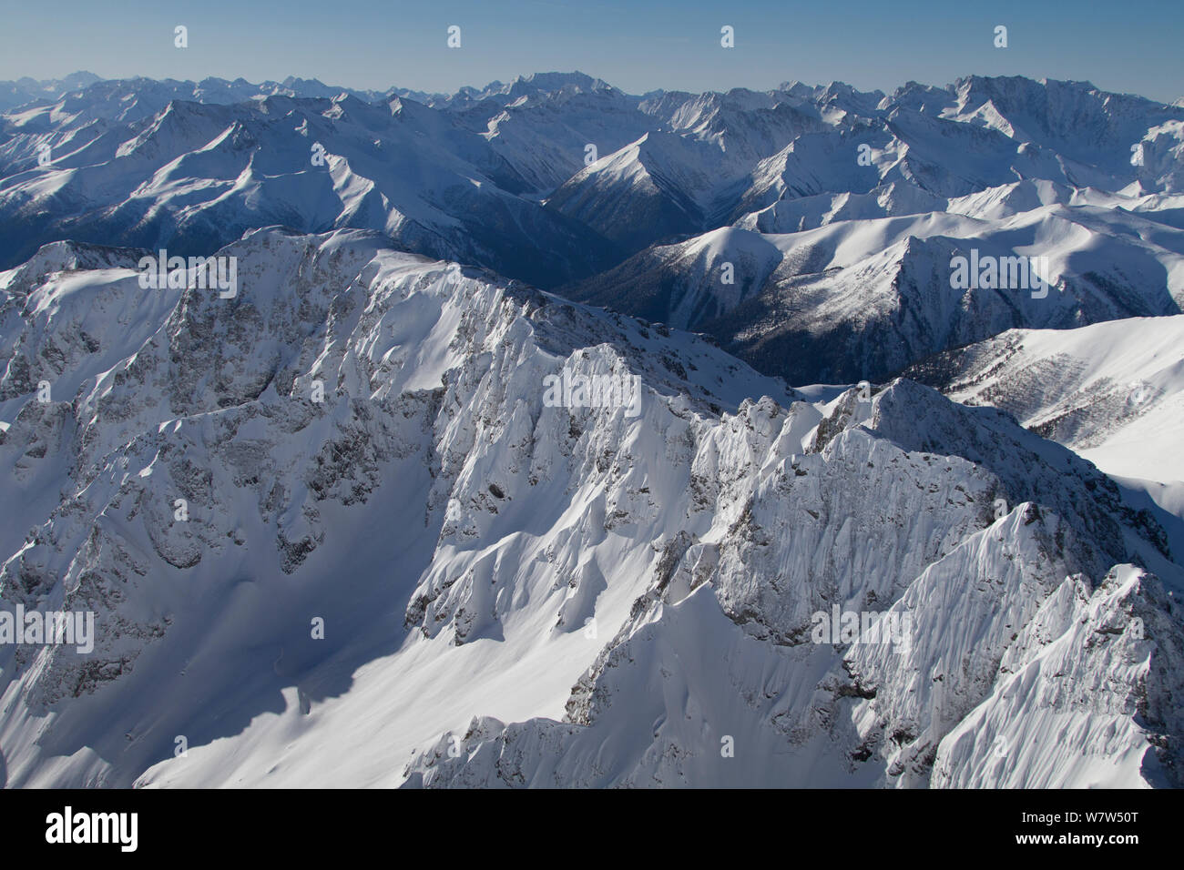 Djuga ridge e vertici, Western montagne del Caucaso, Russia, marzo 2013. Foto Stock