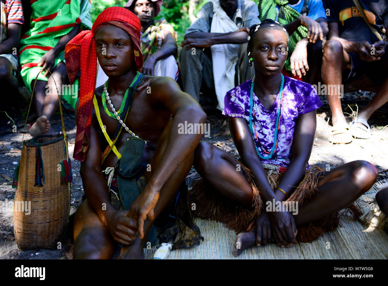 Lo sposo e la sposa a loro nozze nel villaggio di Ambeduco. Isola di Orango, Guinea Bissau, dicembre 2013. Foto Stock