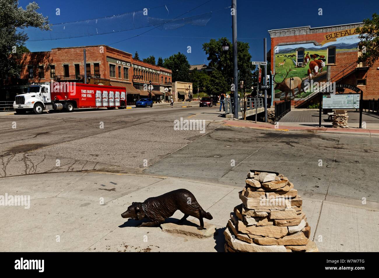Bella e antica strada principale nel centro storico di Buffalo in Wyoming Foto Stock