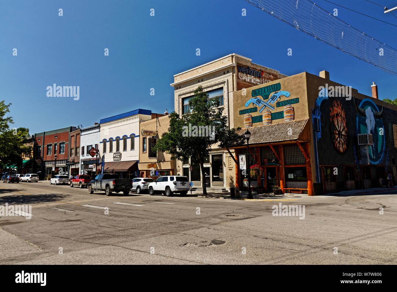 Bella e antica strada principale nel centro storico di Buffalo in Wyoming Foto Stock