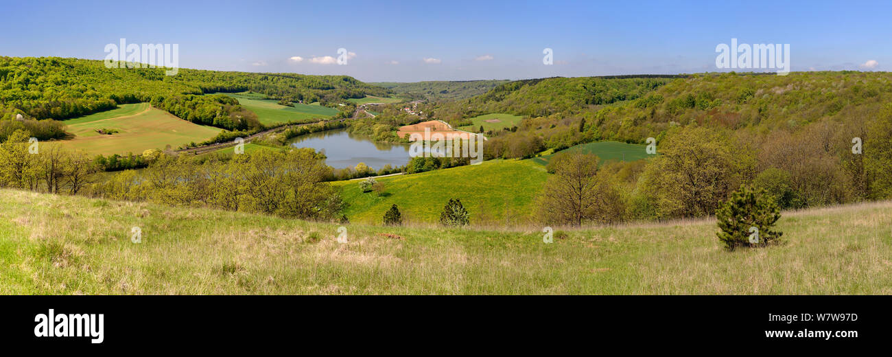 Vista panoramica del villaggio Arnaville e il fiume Moselle, Lorena, Francia, Maggio 2013. Foto Stock