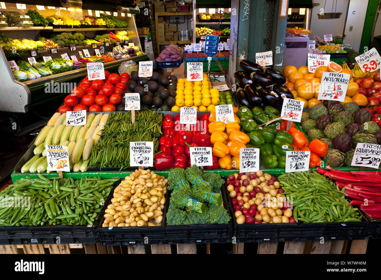 La frutta e la verdura, stand Pike Place Marke, Seattle, Washington, USA, marzo 2014. Foto Stock