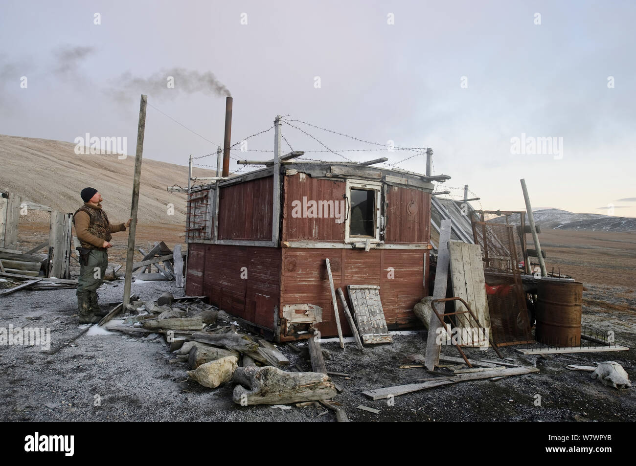 Costruzione di piccola casa su Wrangel Island, Far Eastern Russia, settembre 2011. Foto Stock