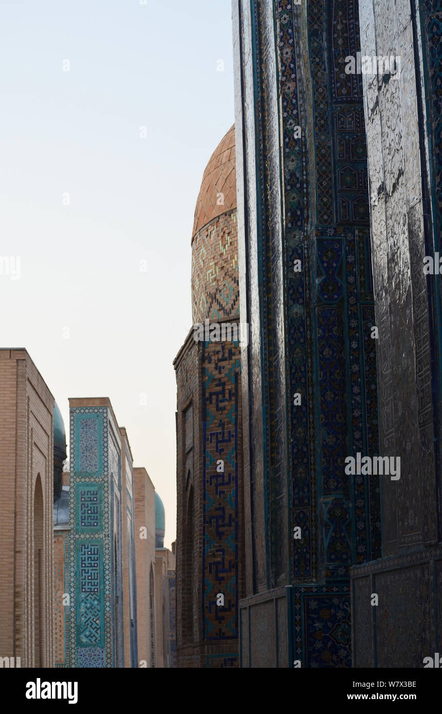 Tradizionale architettura islamica in Shah-i Zinda necropoli, Samarcanda, Uzbekistan Foto Stock