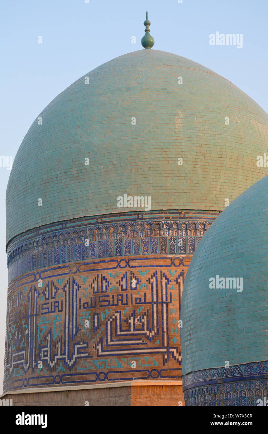 Tradizionale architettura islamica in Shah-i Zinda necropoli, Samarcanda, Uzbekistan Foto Stock