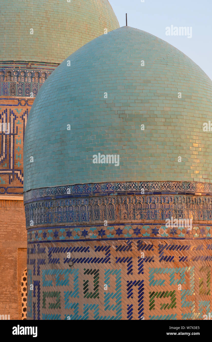 Tradizionale architettura islamica in Shah-i Zinda necropoli, Samarcanda, Uzbekistan Foto Stock