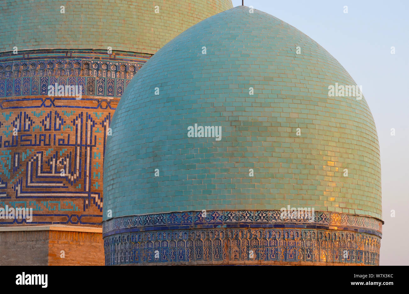 Tradizionale architettura islamica in Shah-i Zinda necropoli, Samarcanda, Uzbekistan Foto Stock