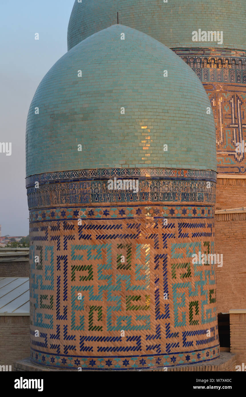 Tradizionale architettura islamica in Shah-i Zinda necropoli, Samarcanda, Uzbekistan Foto Stock