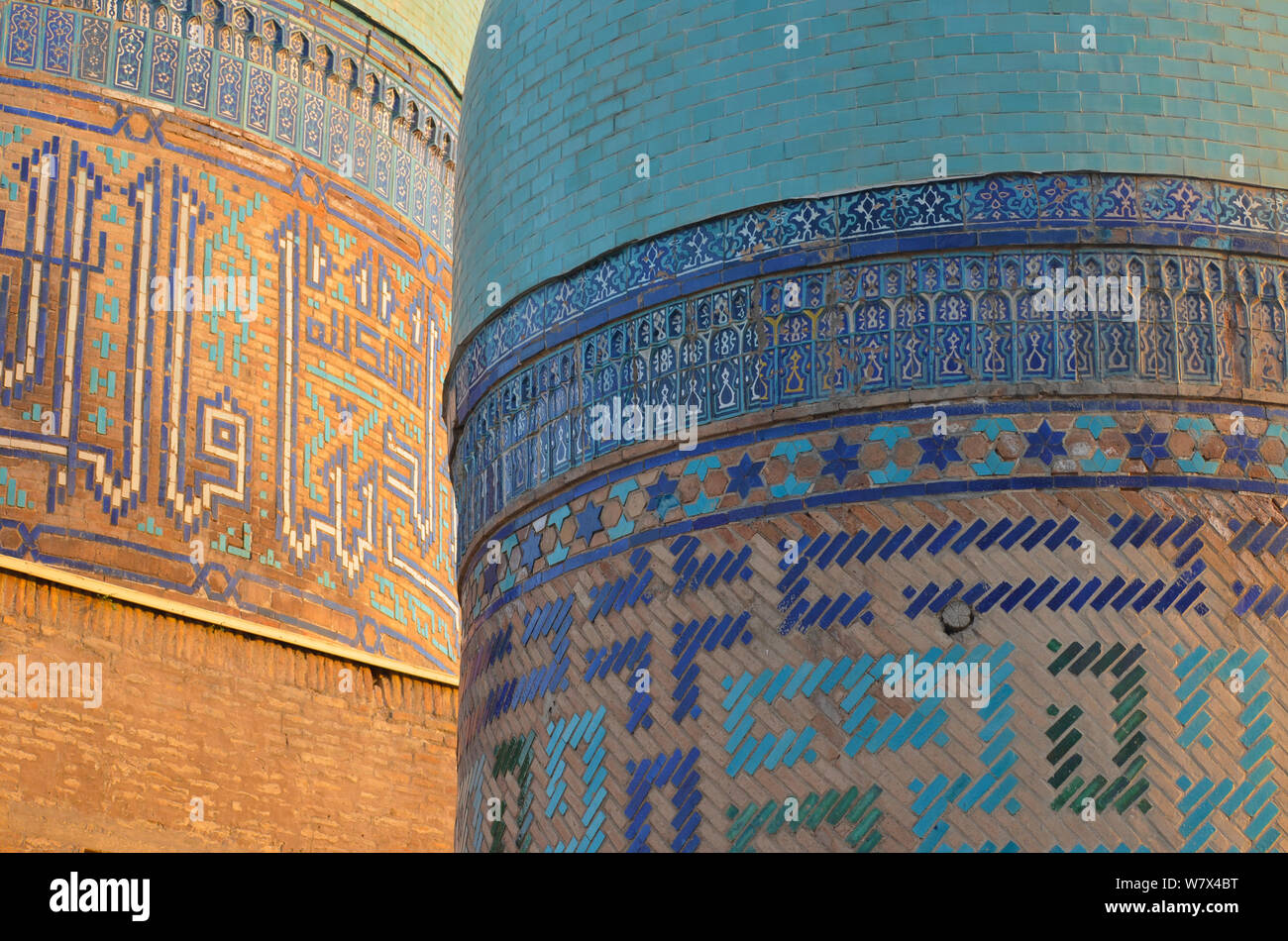 Tradizionale architettura islamica in Shah-i Zinda necropoli, Samarcanda, Uzbekistan Foto Stock