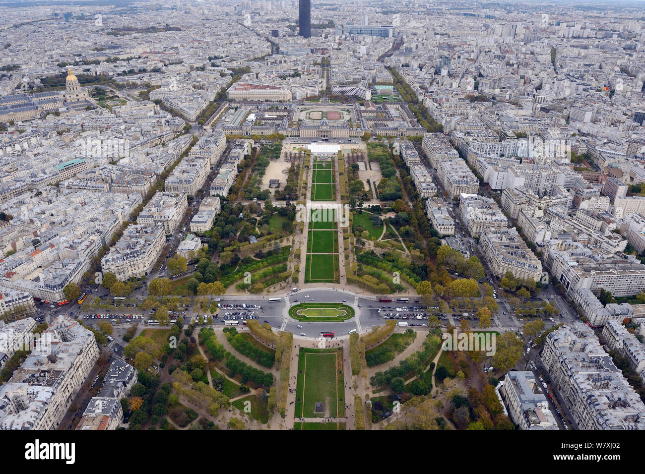Vista dalla Torre Eiffel di Champ de Mars, Parigi, Francia, novembre 2013. Foto Stock