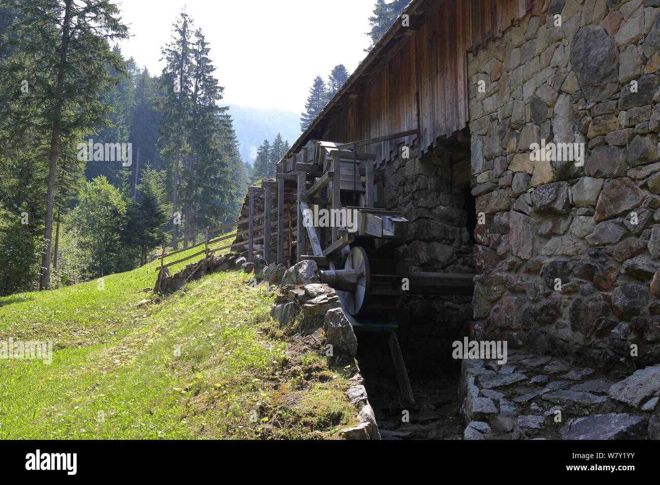 Chalet in mezzo al bosco del Trentino Alto Adige Foto Stock