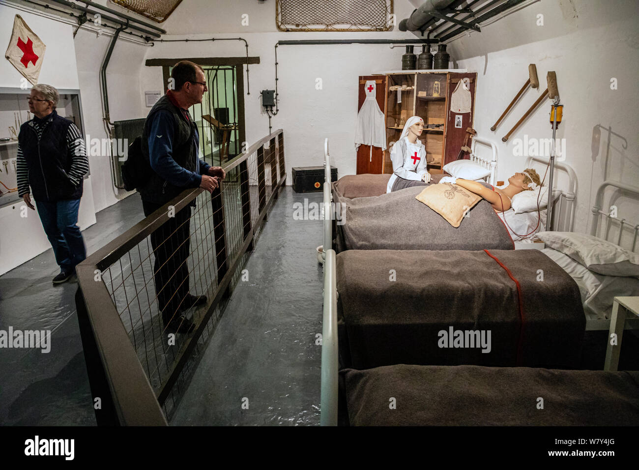 Un reparto in German Underground Hospital presso il Jersey War Tunnels museum Foto Stock