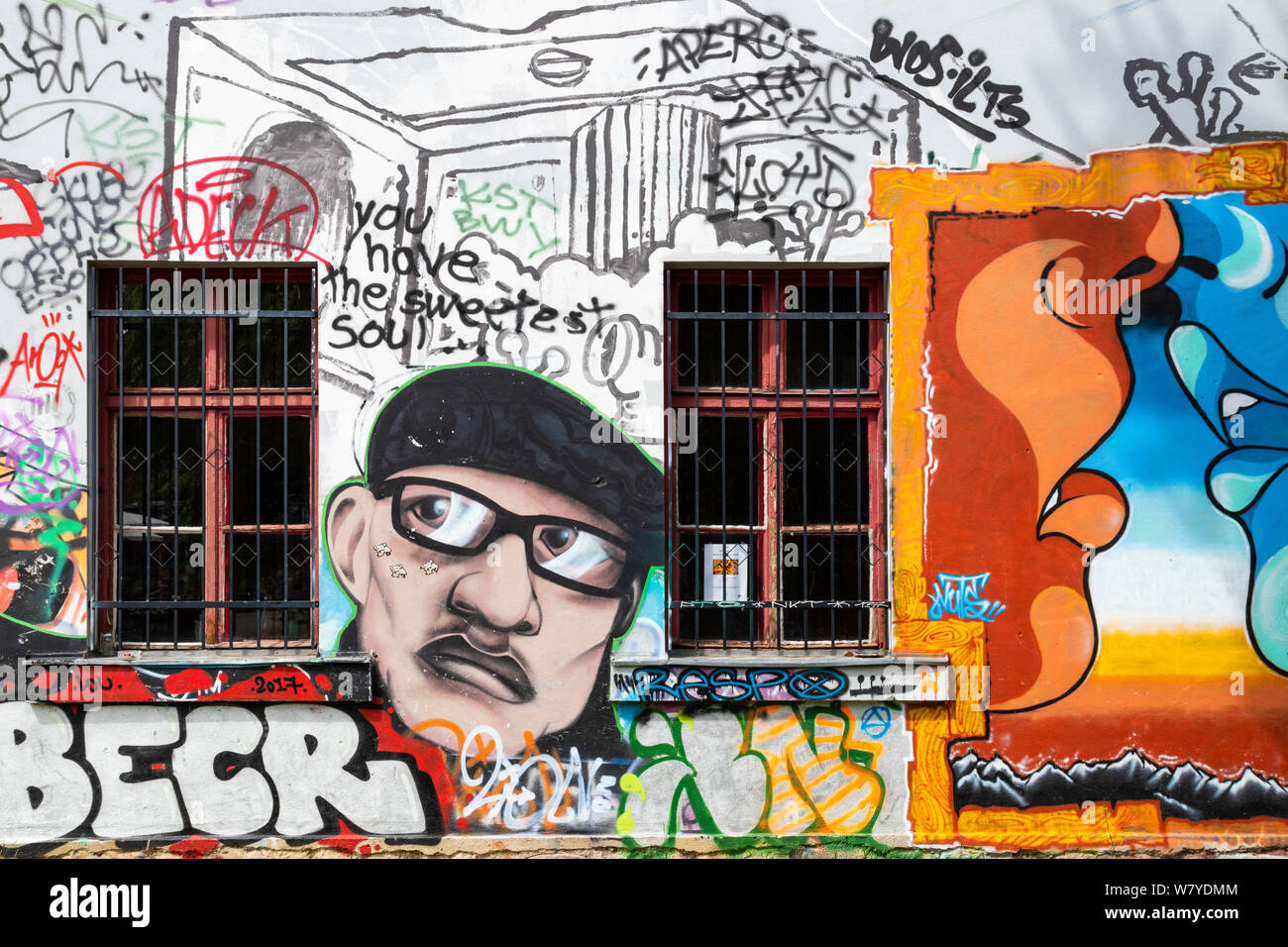 Arte dei graffiti in Metelkova Art Center AKC Metelkova mesto cultura alternativa centro in caserma Metelkova ulica Ljubljana Slovenia eu Europe Foto Stock