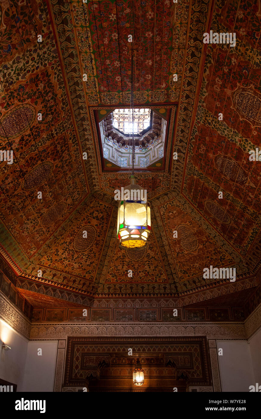 Dipinto di soffitti in legno a Palazzo Bahia a Marrakech Medina - Marocco Foto Stock