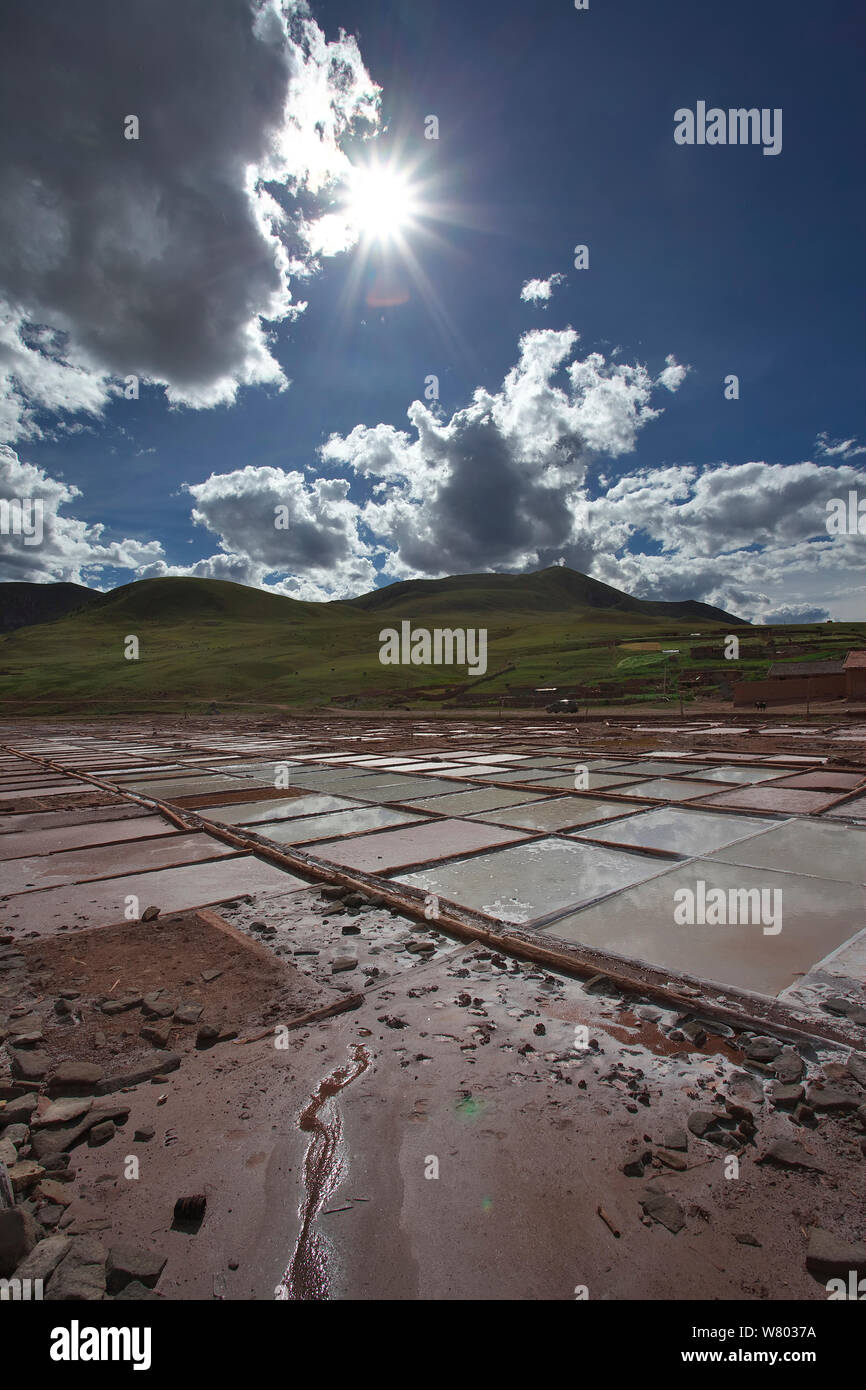 La produzione tradizionale di sale, Nangqian County, Provincia di Qinghai, Qinghai-Tibet altopiano, Cina. Agosto 2010. Foto Stock