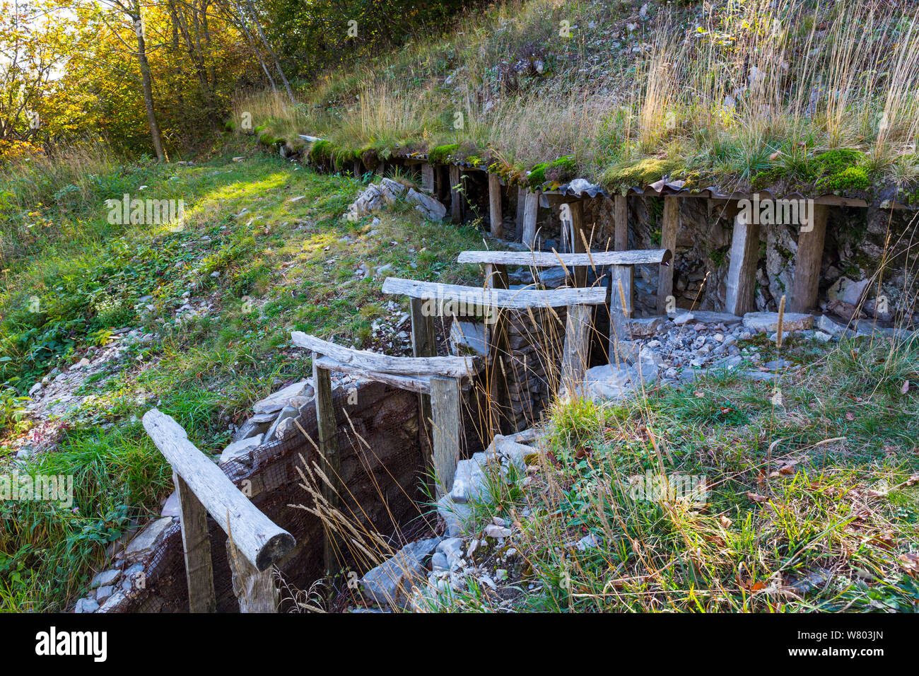 Mengore Hill Museum, il pulita e restaurata resti del primo Impero austro-ungarico linea di difesa dalla prima guerra mondiale. Passeggiata della Pace, Soca Valley, sulle Alpi Giulie, Slovenia, ottobre 2014. Foto Stock