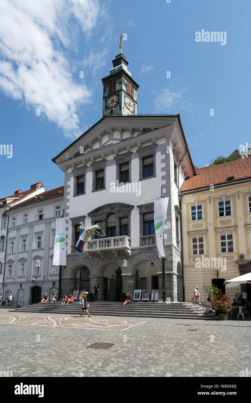 Lubiana, Slovenia. Il 3 agosto 2019. La facciata del palazzo del municipio della città Foto Stock