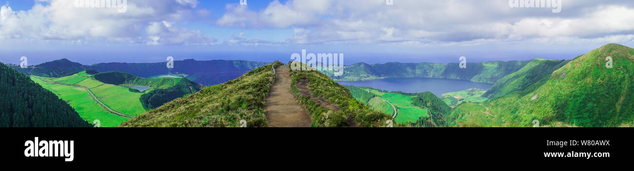 Miradouro da Grota do Inferno, lago blu, verde lago, Sao Miguel, Ponta Delgada, isole Azzorre, Portogallo Foto Stock