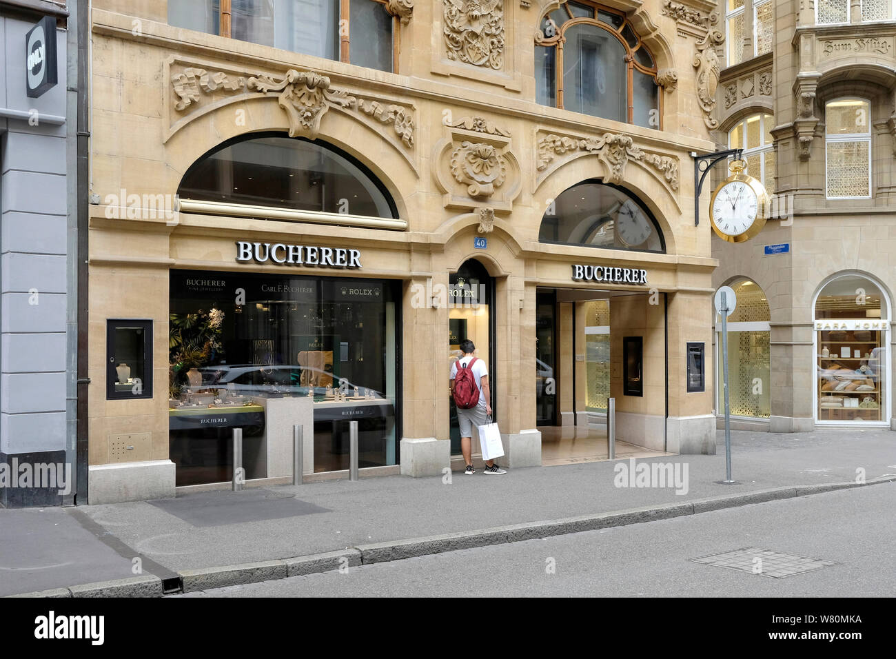 Una vista di Bucherer, orologi e gioielli maker, Basilea, Svizzera Foto Stock